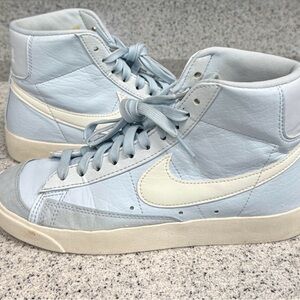 Women's Nike Blazer Mid '77 Next Nature High Top Size 8